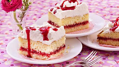 Johannisbeer-Schnitten mit Vanille-Sahne Rezept - Foto: House of Food / Bauer Food Experts KG