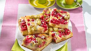 Johannisbeer-Stachelbeer-Kuchen mit Marzipan Rezept - Foto: House of Food / Bauer Food Experts KG