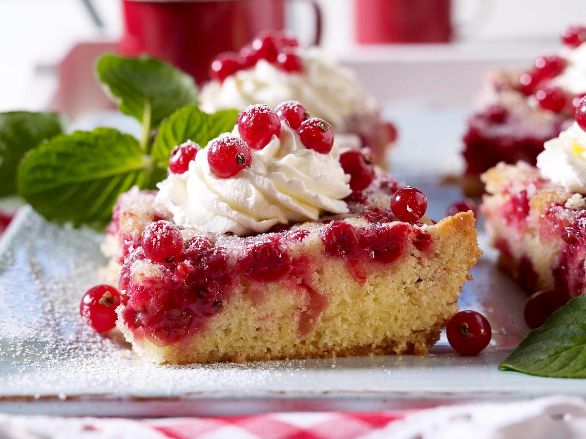 Johannisbeerkuchen vom Blech Rezept