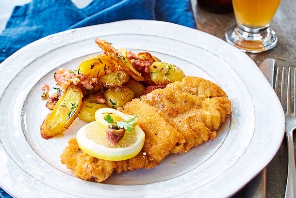 Johanns Wiener Schnitzel mit Bratkartoffeln Rezept | LECKER