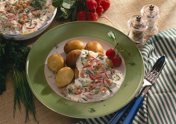 Junge Kartoffeln mit Frühlingsquark und Krabben Rezept Junge Kartoffeln mit Frühlingsquark und Krabben Rezept
