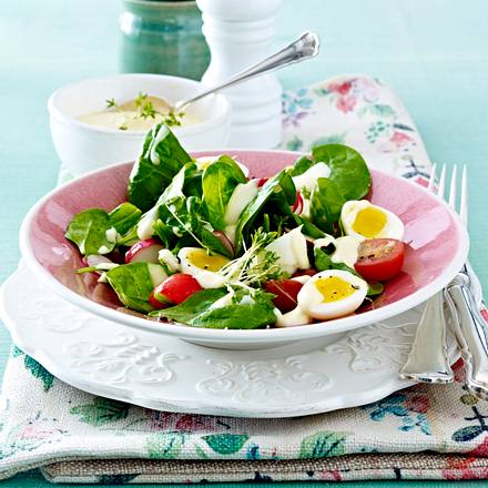 Junger Salat mit Wachteleiern Rezept Junger Salat mit Wachteleiern Rezept