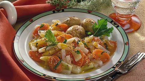 Junges Gemüse in Sesam-Buttersoße Rezept - Foto: Neckermann