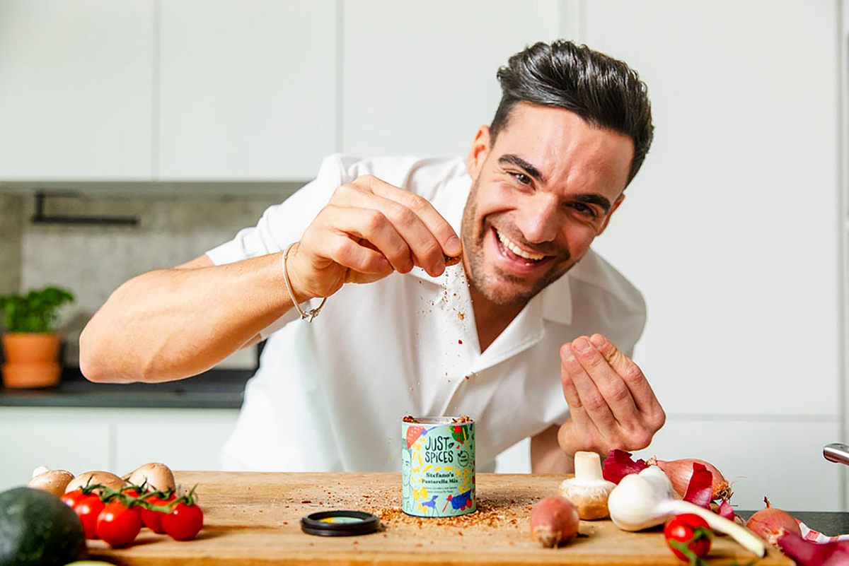 Stefano Zarrella mit seinem Pastarella-Mix von Just Spices