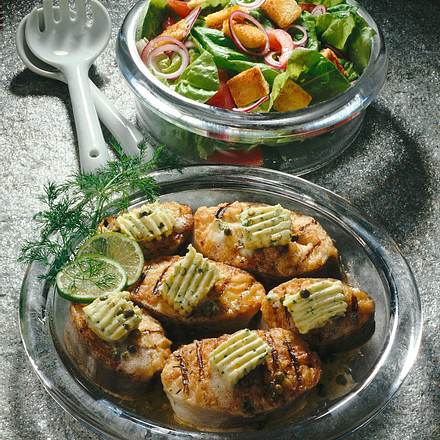 Kabeljau-Koteletts mit Kräuterbutter Rezept Kabeljau-Koteletts mit Kräuterbutter Rezept