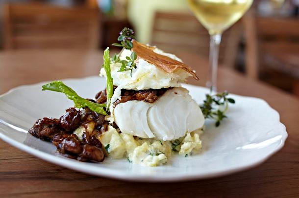 Kabeljau mit gebackenem Ei und Pilzen Rezept
