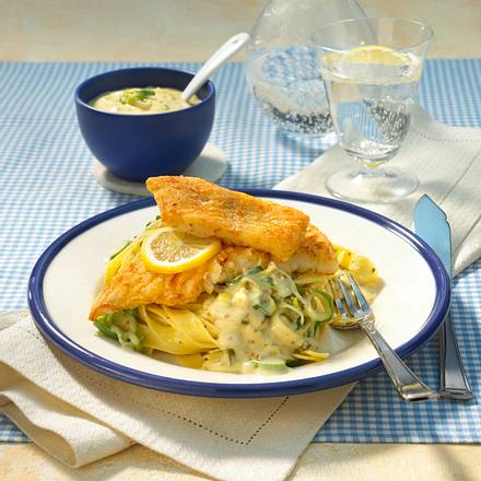 Kabeljau mit Porree-Nudeln Rezept Kabeljau mit Porree-Nudeln Rezept