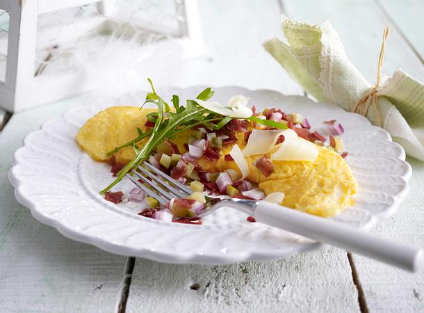 Käse-Omelett mit Bündner-Fleisch-Tatar Rezept Käse-Omelett mit Bündner-Fleisch-Tatar Rezept