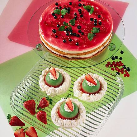 Käse-Sahne-Torte mit Erdbeeren Rezept Käse-Sahne-Torte mit Erdbeeren Rezept