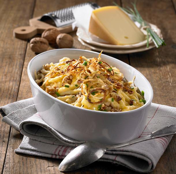 Käse-Spätzle mit Walnüssen Rezept Käse-Spätzle mit Walnüssen Rezept