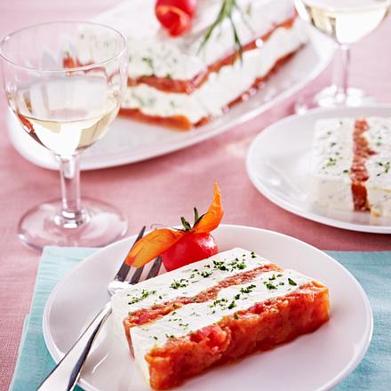 Käse-Tomaten-Terrine mit Kräutern Rezept Käse-Tomaten-Terrine mit Kräutern Rezept