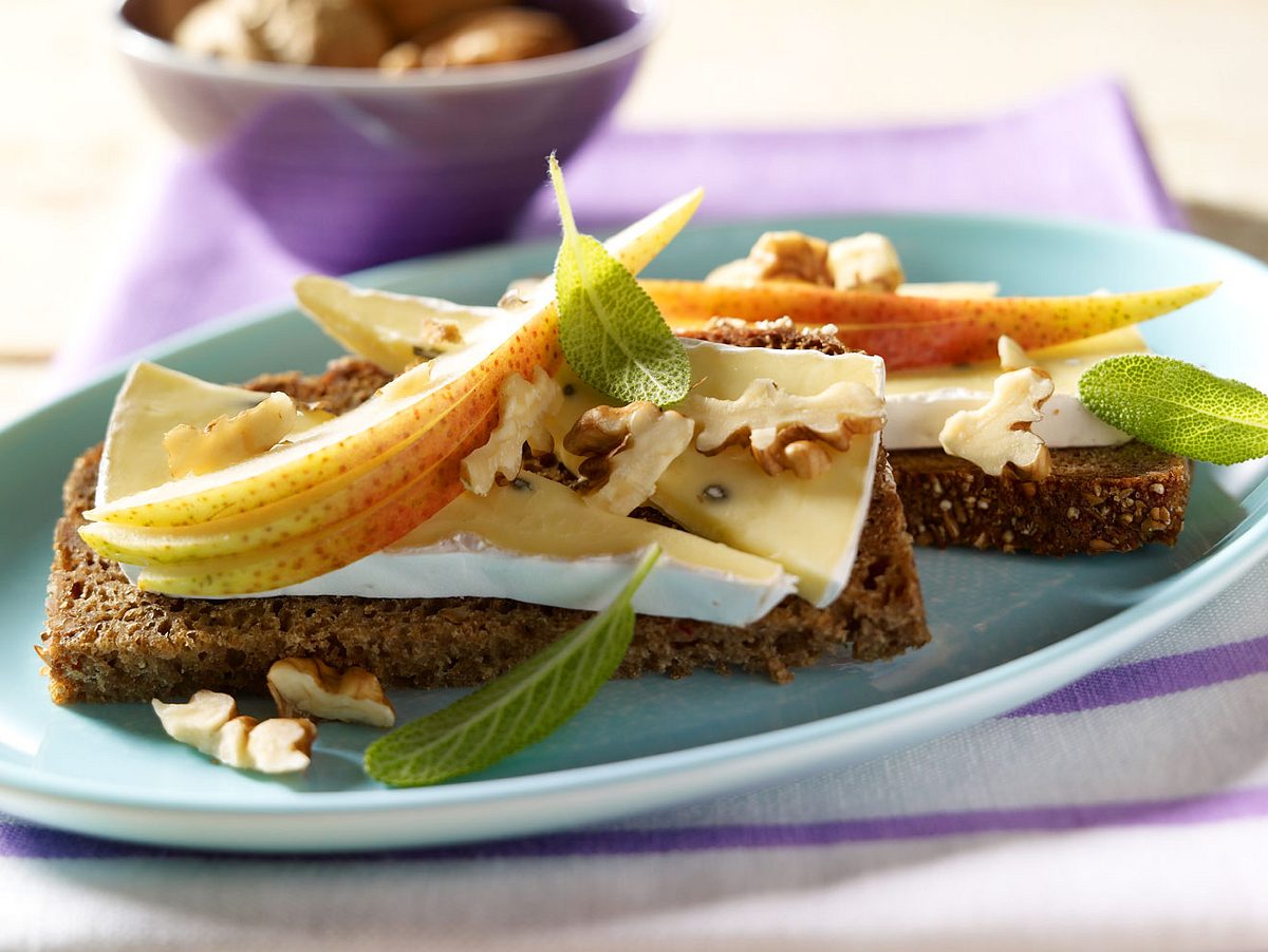 Käsebrot mit Birne und Walnüsse