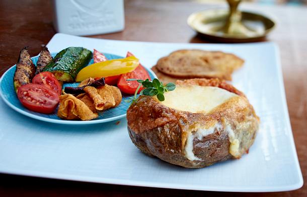 Käsefondue in der Ofenkartoffel Rezept Käsefondue in der Ofenkartoffel Rezept
