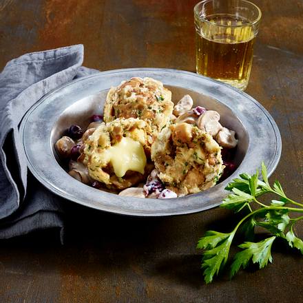 Käseknödel mit Pilzragout Rezept Käseknödel mit Pilzragout Rezept