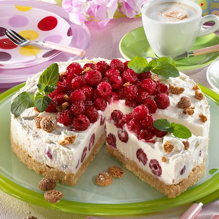 Käsekuchen auf Bröselteig mit beschwipsten Himbeeren Rezept Käsekuchen auf Bröselteig mit beschwipsten Himbeeren Rezept