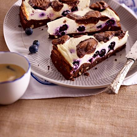 Käsekuchen-Brownies mit Heidelbeeren Rezept Käsekuchen-Brownies mit Heidelbeeren Rezept