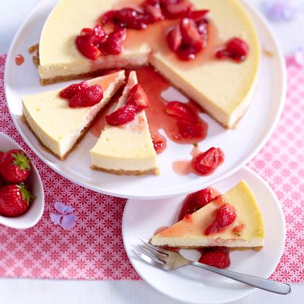 Käsekuchen mit Erdbeerkompott Rezept