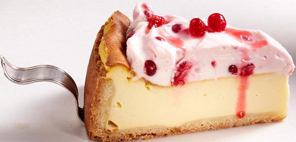 Käsekuchen mit Frischkäse-Johannisbeer-Topping Rezept Käsekuchen mit Frischkäse-Johannisbeer-Topping Rezept