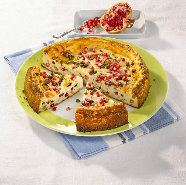 Käsekuchen mit Granatapfel und Pistazien Rezept