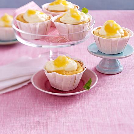 Käsekuchen-Muffins mit Marzipan und Aprikosensoße Rezept Käsekuchen-Muffins mit Marzipan und Aprikosensoße Rezept