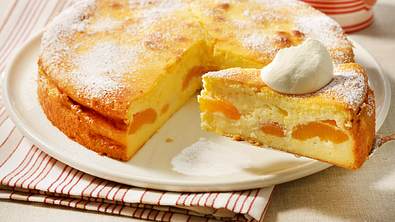 Käsekuchen ohne Boden mit Aprikosen - Foto: LECKER @ Bauer Media Group