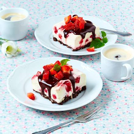 Käsekuchen-Schnitten mit Erdbeeren Rezept