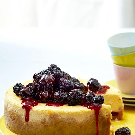 Käsekuchen-Torte mit Brombeeren Rezept Käsekuchen-Torte mit Brombeeren Rezept