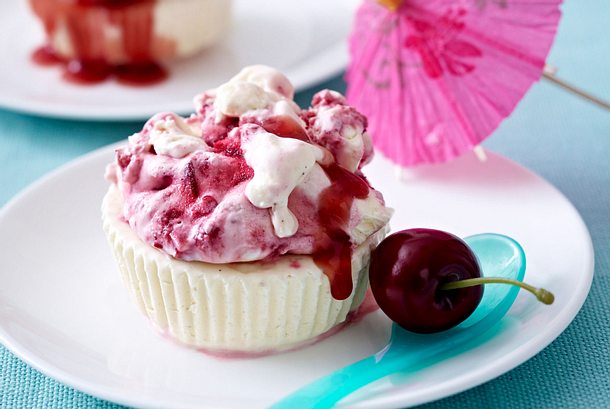 Käsekucheneis mit Kirschtopping Rezept