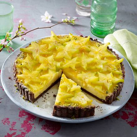 Käsekuchentarte mit Sternfruchthaube Rezept Käsekuchentarte mit Sternfruchthaube Rezept