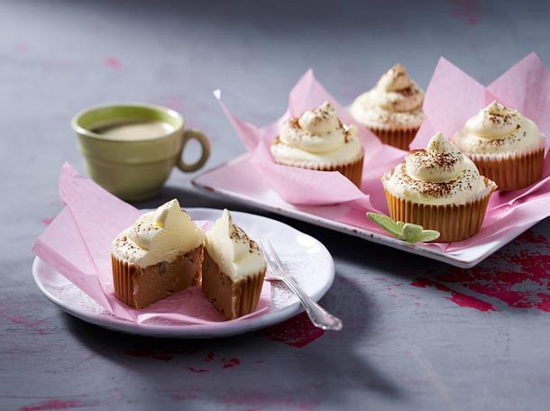Käseküchlein mit Pitahaya und Frosting Rezept Käseküchlein mit Pitahaya und Frosting Rezept