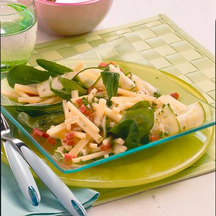 Käsesalat mit Zucchini Rezept
