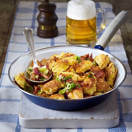 Käseschmarrn mit Lauchzwiebeln und Speck Rezept Käseschmarrn mit Lauchzwiebeln und Speck Rezept
