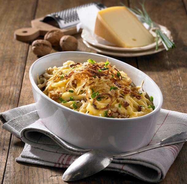 Käsespätzle mit Walnüssen Rezept Käsespätzle mit Walnüssen Rezept