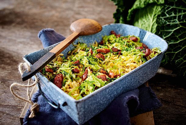 Käsespätzle mit Wirsing-Gröstl Rezept Käsespätzle mit Wirsing-Gröstl Rezept