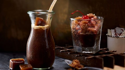 Kaffee-Cola-Granite mit Kirschsirup Rezept - Foto: House of Food / Bauer Food Experts KG