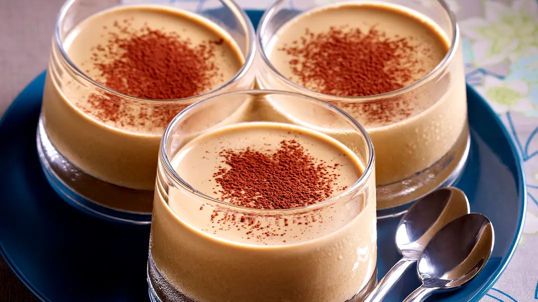 Kaffee-Panna Cotta Rezept - Foto: LECKER @ Bauer Media Group Kaffee-Panna Cotta Rezept - Foto: LECKER @ Bauer Media Group
