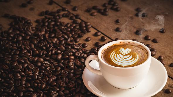 Kaffeebohnen für den Vollautomaten - Foto: istock/kyoza3d