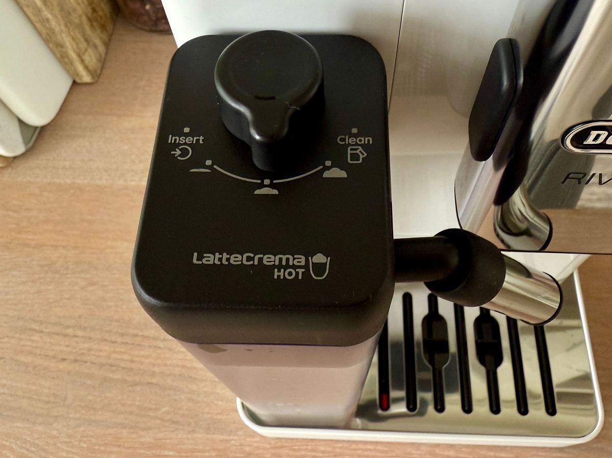 Kaffeevollautomat De’Longhi Rivelia im Test Milchsystem Kaffeevollautomat De’Longhi Rivelia im Test Milchsystem