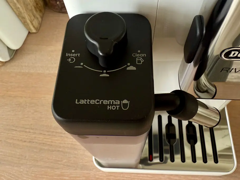 Kaffeevollautomat De’Longhi Rivelia im Test Milchsystem Kaffeevollautomat De’Longhi Rivelia im Test Milchsystem