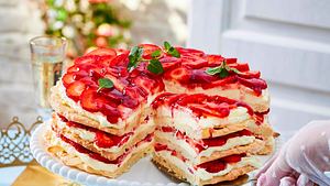 Kaiserliche Japonais–Torte mit Vanillecreme Rezept - Foto: House of Food / Bauer Food Experts KG
