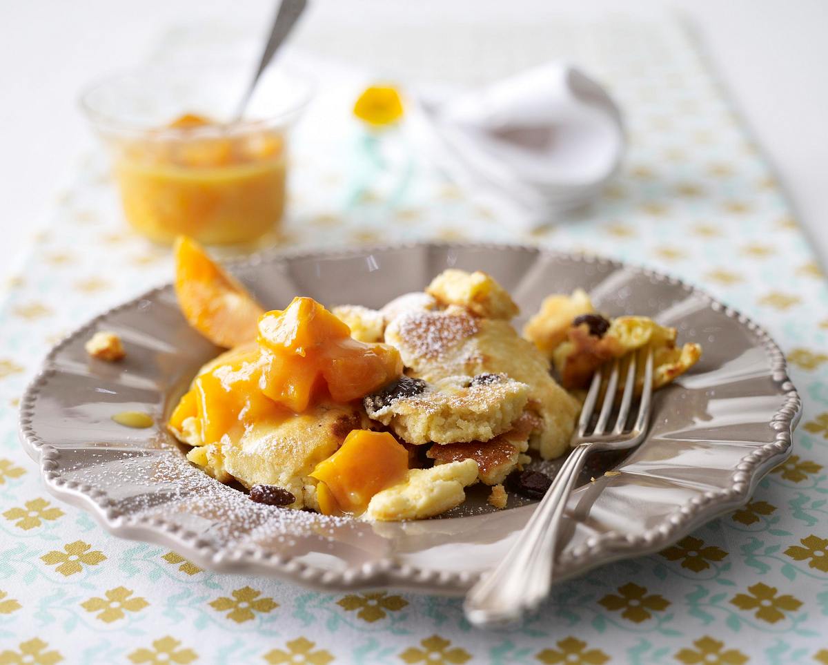 Kaiserschmarren mit Aprikosenkompott Rezept