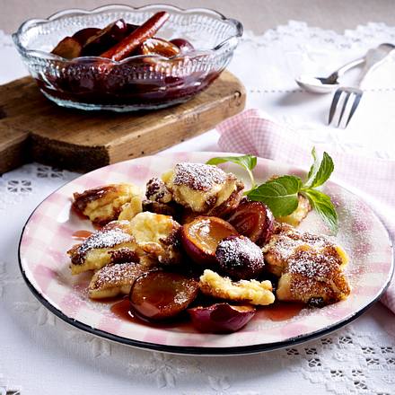 Kaiserschmarrn mit Karamell-Pflaumen Rezept Kaiserschmarrn mit Karamell-Pflaumen Rezept