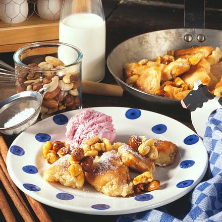 Kaiserschmarrn mit Nuss-Karamell Rezept Kaiserschmarrn mit Nuss-Karamell Rezept