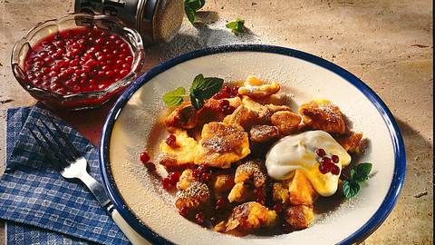 Kaiserschmarrn mit Preiselbeeren und Crème fraîche Rezept - Foto: Neckermann