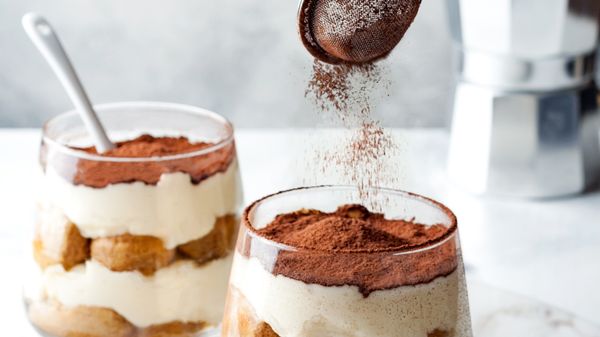 Kakaopulver ohne Zucker - für ein perfektes Tiramisu ein Muss - Foto: istock/ sveta_zarzamora