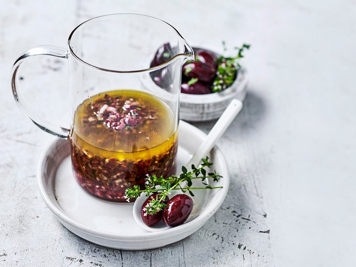 Kalamata-Dressing mit Schalotten Rezept