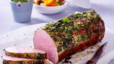 Kalbsbraten mit Kräutern aus dem Pergament Rezept - Foto: LECKER @ Bauer Media Group