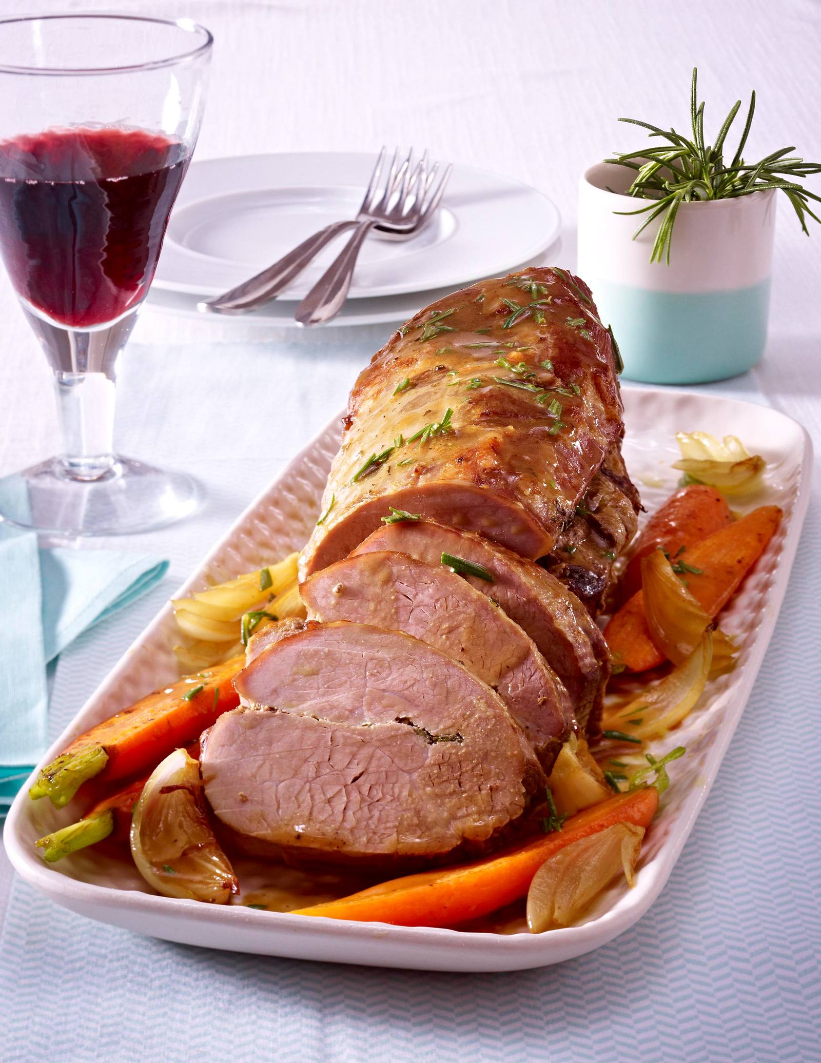 Kalbsbraten mit Rosmarinbutter Rezept | LECKER