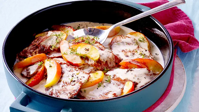 Kalbschnitzel mit Apfel Rezept - Foto: LECKER @ Bauer Media Group