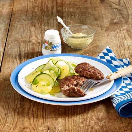 Kalbsfrikadellen mit Kartoffel-Gurken-Salat Rezept